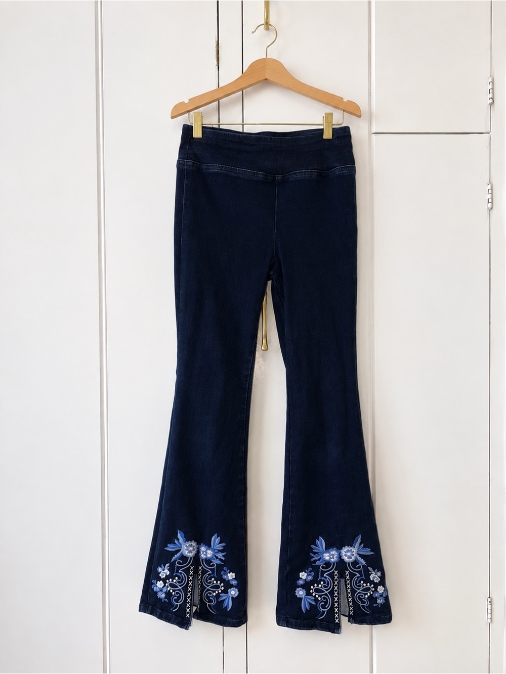 Johnny Was Navy Blue Embroidered Floral Flared Jeggings